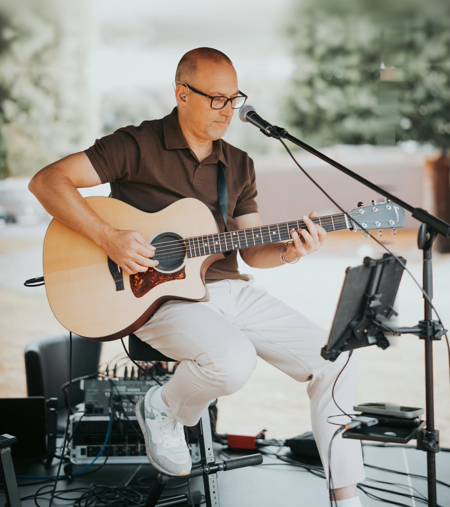 Bruno a la guitare - Sweet Escape, duo acoustique